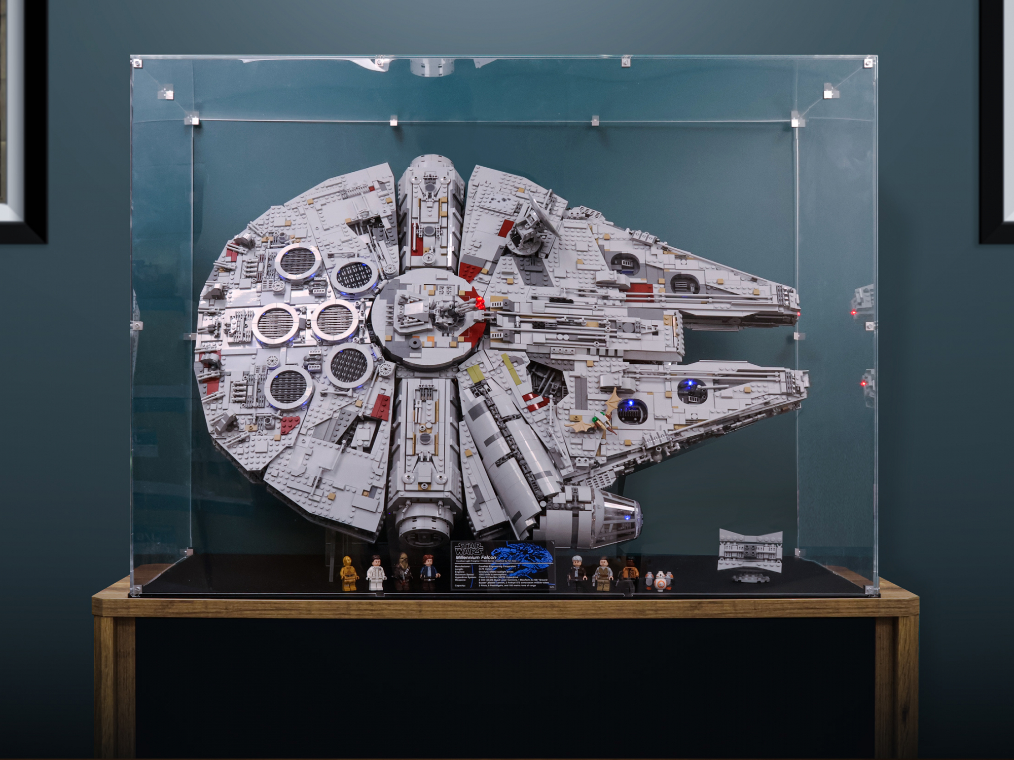 LEGO UCS Millennium Falcon Display Case 75192