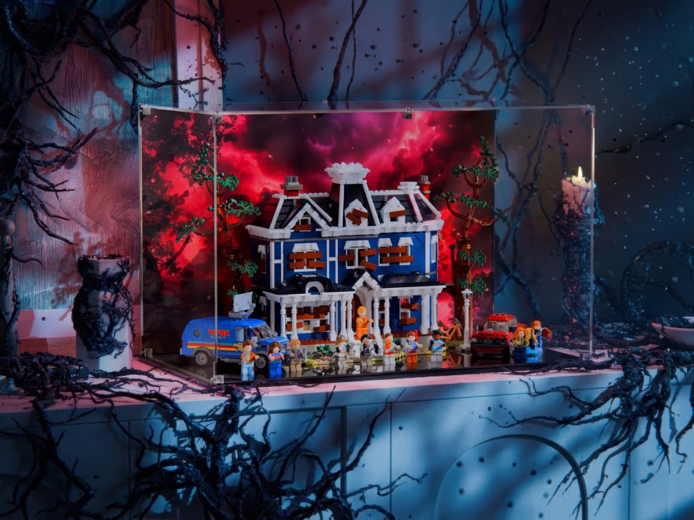 LEGO® Stranger Things: The Creel House (11370) Display Case