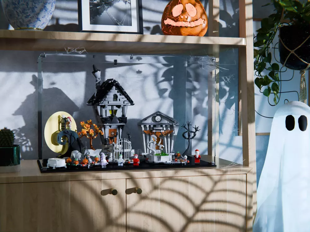 LEGO® Disney Tim Burton's The Nightmare Before Christmas (21351) Display Case