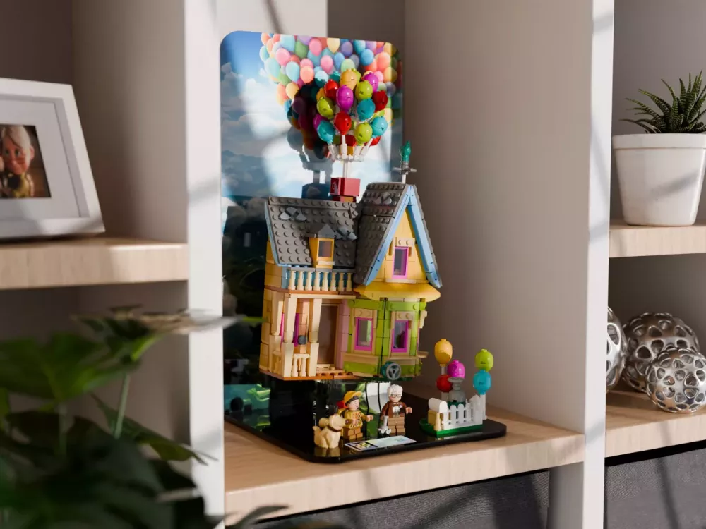 LEGO® ‘Up’ House (43217) SetScape Display