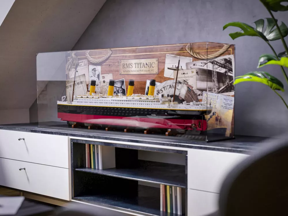 LEGO Titanic (10294) Display Case