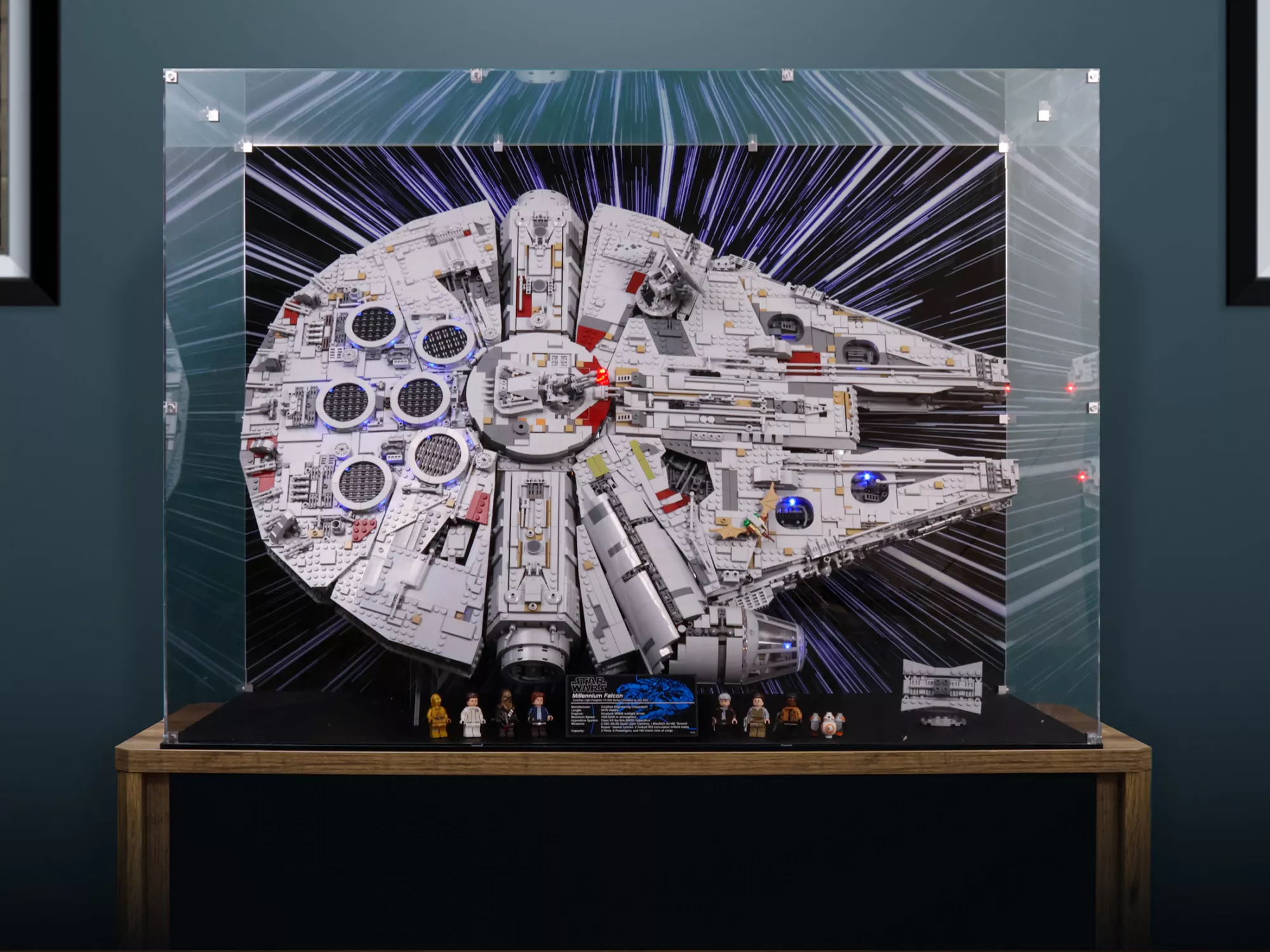 LEGO® Star Wars: UCS Millennium Falcon (75192) Display Case