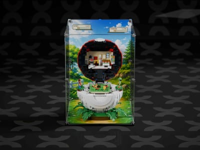 LEGO® Iconic Trainer Moments Poké Ball (72154) Display Case