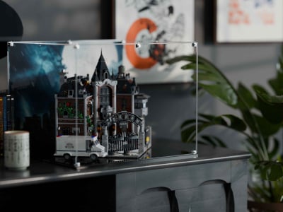 LEGO® Arkham Asylum™ (76300) Display Case