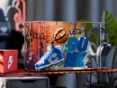 Nike Dunk x LEGO® Set (43008) Display Case