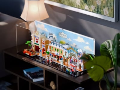 LEGO® Main Street, U.S.A. (43302) Display Case
