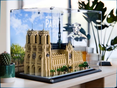 LEGO® Notre-Dame de Paris (21061) Display Case