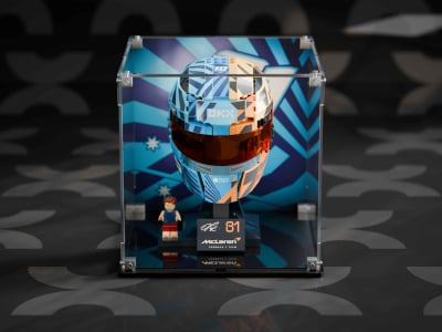 LEGO® Oscar Piastri Helmet (43017) Display Case