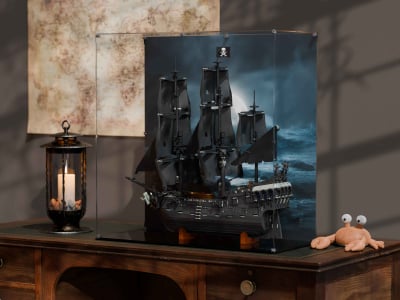 LEGO® Captain Jack Sparrow's Pirate Ship: The Black Pearl (10365) Display Case