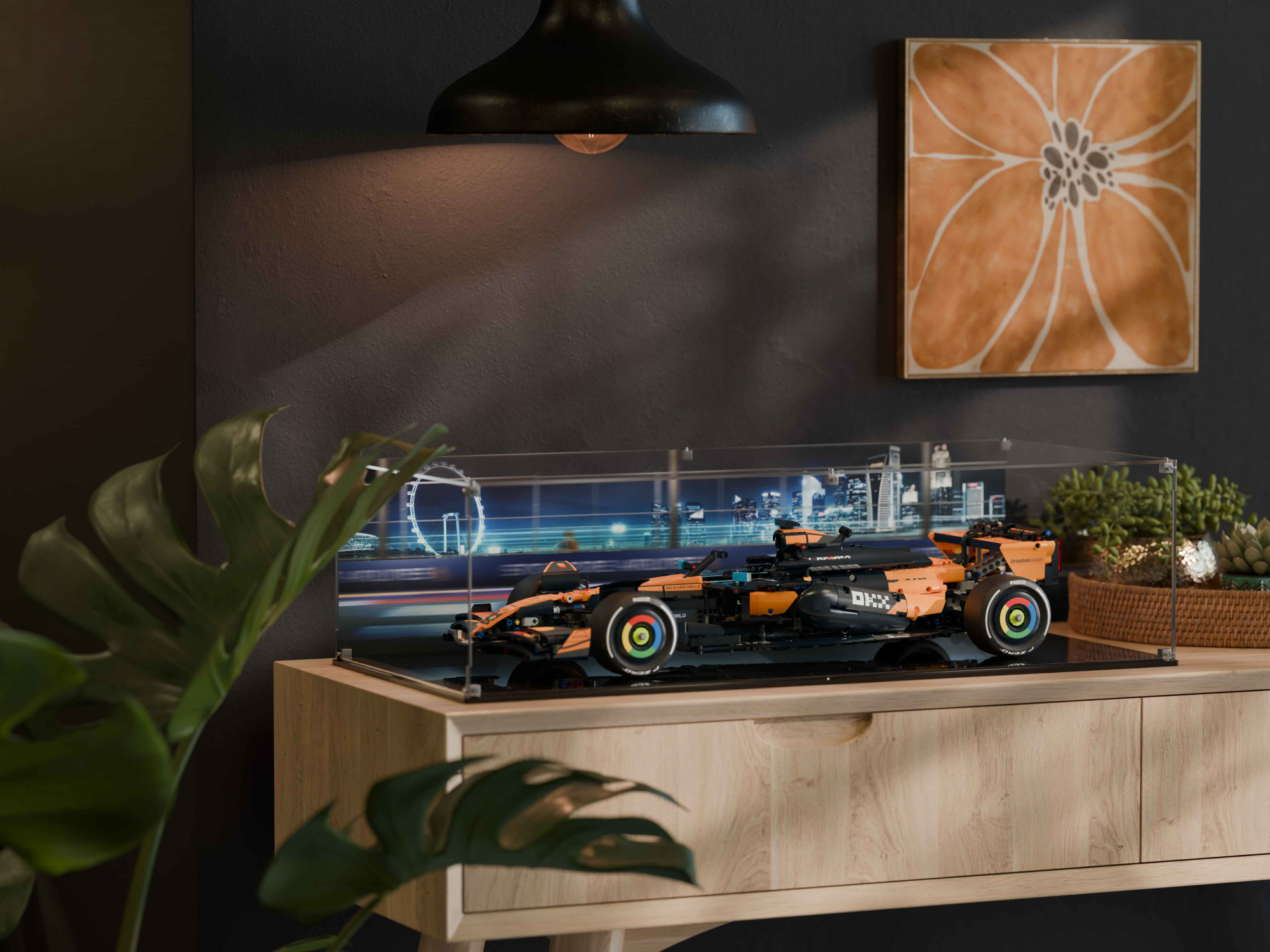 LEGO® McLaren F1 Team MCL39 (42228) Display Case