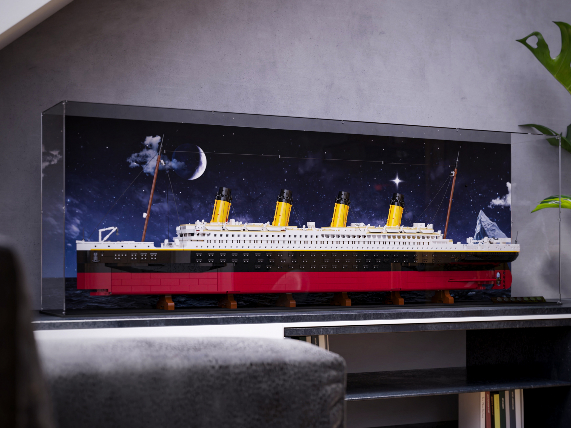 LEGO® Titanic Display Case (10294)