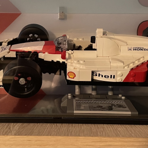 Review image from customer of the LEGO® McLaren MP4/4 & Ayrton Senna (10330) Display Case