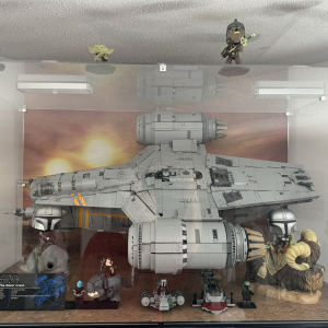 Review image from customer of the LEGO® Star Wars™ UCS The Razor Crest™ (75331) Display Case