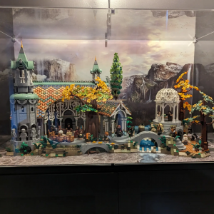 Review image from customer of the LEGO® The Lord of the Rings: Rivendell (10316) Display Case