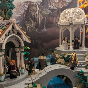 Review image from customer of the LEGO® The Lord of the Rings: Rivendell (10316) Display Case