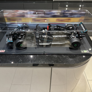 Review image from customer of the LEGO® Mercedes-AMG F1 W14 E Performance (42171) Display Case