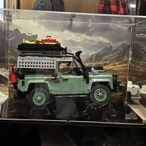 Review image from customer of the LEGO® Icons: Land Rover Classic Defender 90 (10317) Display Case