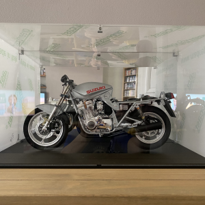 Review image from customer of the Custom Display Case - Matt Black Base