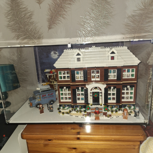 Review image from customer of the LEGO® Ideas Home Alone (21330) Display Case