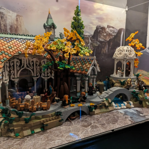 Review image from customer of the LEGO® The Lord of the Rings: Rivendell (10316) Display Case