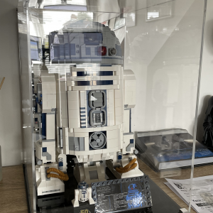 Review image from customer of the LEGO® Star Wars™ UCS: R2-D2 (75308) Display Case