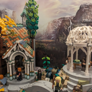 Review image from customer of the LEGO® The Lord of the Rings: Rivendell (10316) Display Case