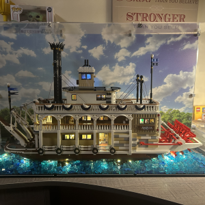 Review image from customer of the LEGO® River Steamboat (21356) Display Case