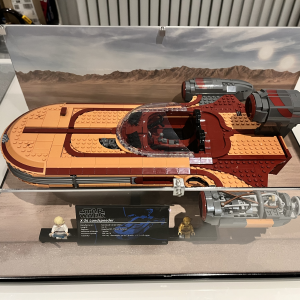 Review image from customer of the LEGO® Star Wars™ UCS Luke Skywalker’s Landspeeder™ Display Case (75341)