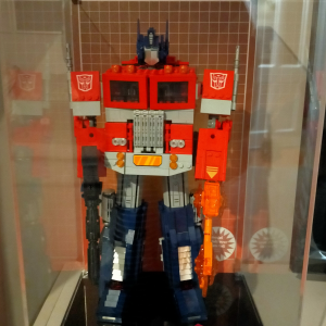 Review image from customer of the LEGO® Optimus Prime (10302) Display Case