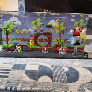 Review image from customer of the LEGO® IDEAS: Sonic the Hedgehog™ – Green Hill Zone (21331) Display Case