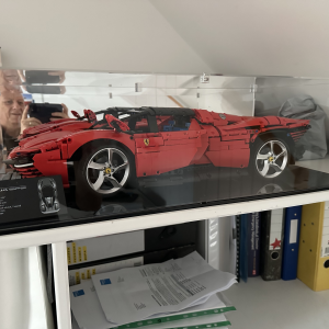 Review image from customer of the LEGO® Technic: Ferrari Daytona SP3 (42143) Display Case