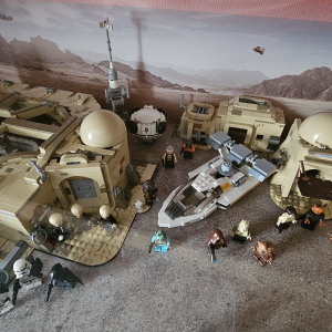 Review image from customer of the LEGO® Star Wars™ Mos Eisley Cantina (75290) Display Case