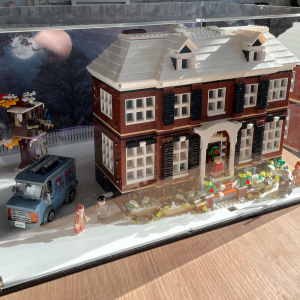 Review image from customer of the LEGO® Creator: Ghostbusters ECTO-1 Display Case (10274)