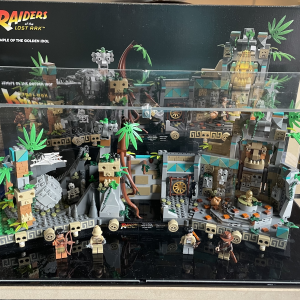 Review image from customer of the LEGO® Indiana Jones: Temple of the Golden Idol (77015) Display Case