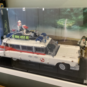 Review image from customer of the LEGO® Creator: Ghostbusters ECTO-1 Display Case (10274)