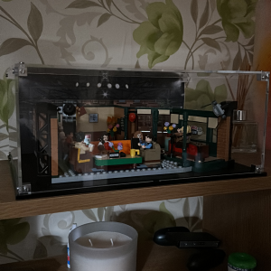 Review image from customer of the LEGO® Ideas: Friends Central Perk (21319) Display Case