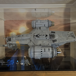 Review image from customer of the LEGO® Star Wars™ UCS The Razor Crest™ (75331) Display Case