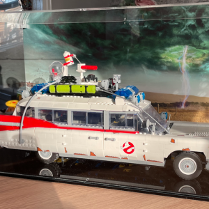 Review image from customer of the LEGO® Creator: Ghostbusters ECTO-1 Display Case (10274)