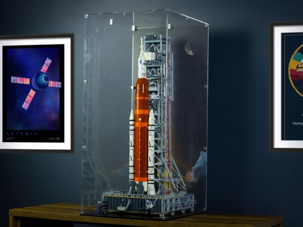 Image of the NASA Artemis Space Launch System 10341 LEGO Set Review